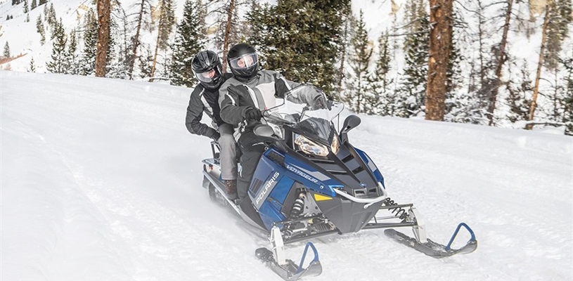 WebLarge_JPG-2022-Snow-550INDY-LXT-Blue-Riding_ (2)