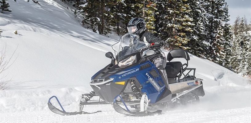 WebLarge_JPG-2022-Snow-550INDY-LXT-Blue-Riding_