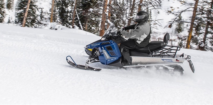 WebLarge_JPG-2022-Snow-550INDY-LXT-Blue-Riding_ (3)